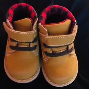 Baby’s construction boots